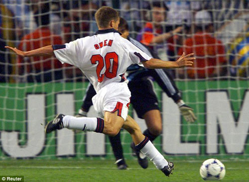 "Cậu bé vàng" Michael Owen và khoảnh khắc ra mắt ấn tượng ở World Cup 1998