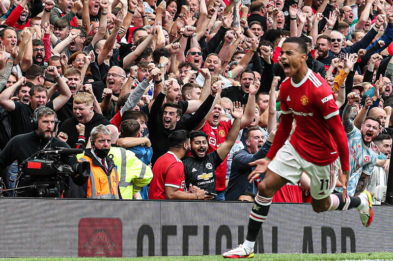 Không khí cổ vũ ở Premier League là rất "điên rồ"