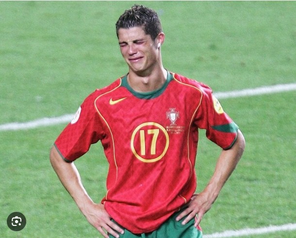 C.Ronaldo khóc nhè tại Euro 2004