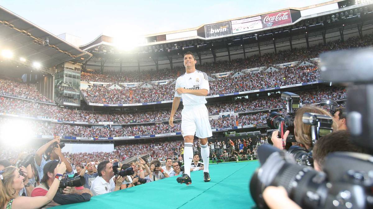 Màn ra mắt lịch sử trước hơn 800.00 ngàn người của Ronaldo hồi 2009